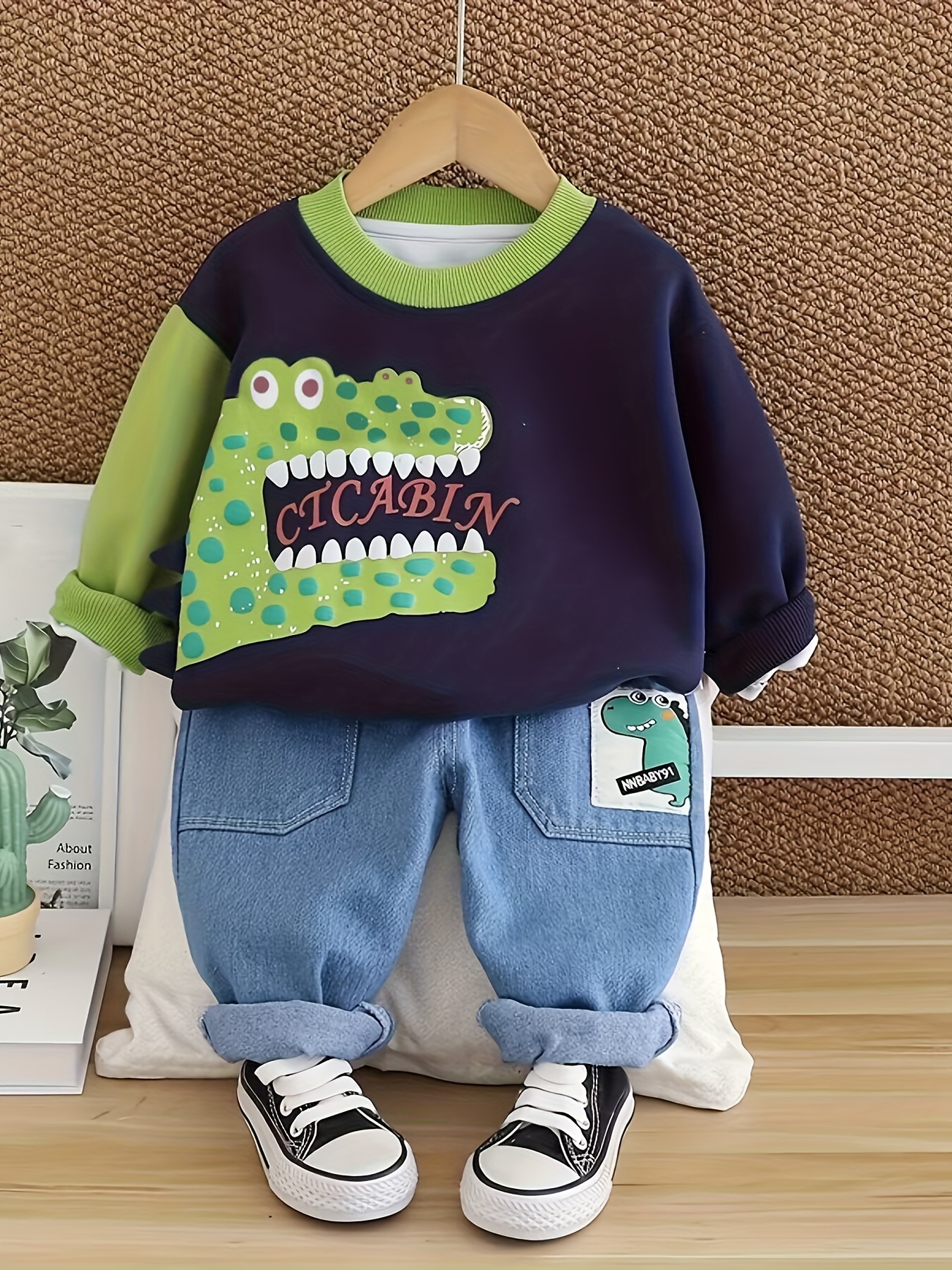 spring and autumn new boys set fashionable casual crocodile printed round neck hoodie for boys and   two piece set   outdoor Product details 2