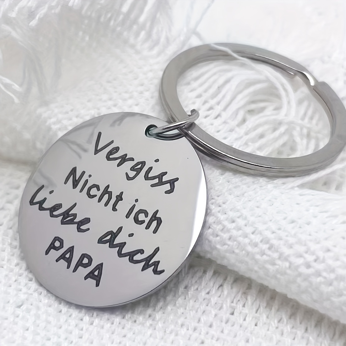 A Keychain Gift For Dad, In German, Thanksgiving, Father's Day, I Love You, Dad.