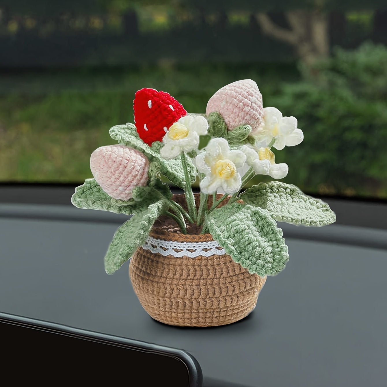 E-shop 1 Stück Handgestrickte Erdbeerpflanze Kunstpflanze für Auto-Armaturenbrett & Deko - Realistische Miniaturfrucht mit Wurzelsystem, pflegeleichte