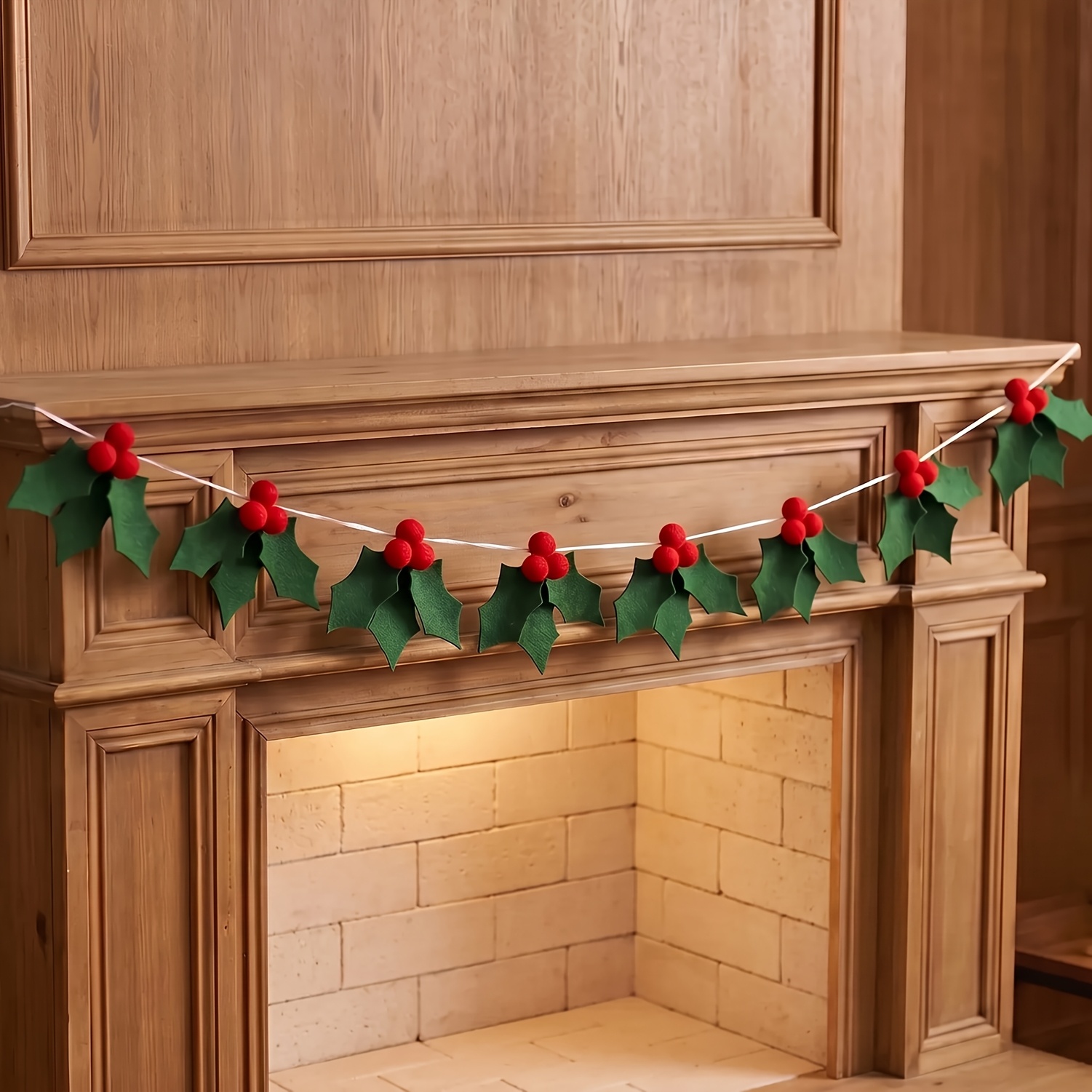 TEMU Guirlande de houx en feutre, décoration de Noël main avec bannière de rouges, bannières suspendues en feutre de houx et pour décoration de fêtes