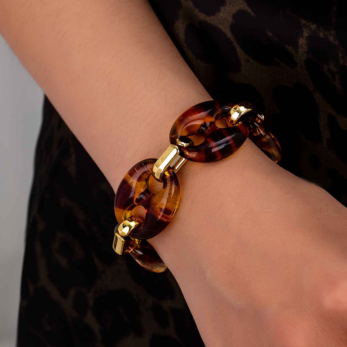 

1pc Elegant Women's Leopard Print & Amber Acrylic Chain Bracelet - Sexy/ Style, Golden- Accents, Parties &