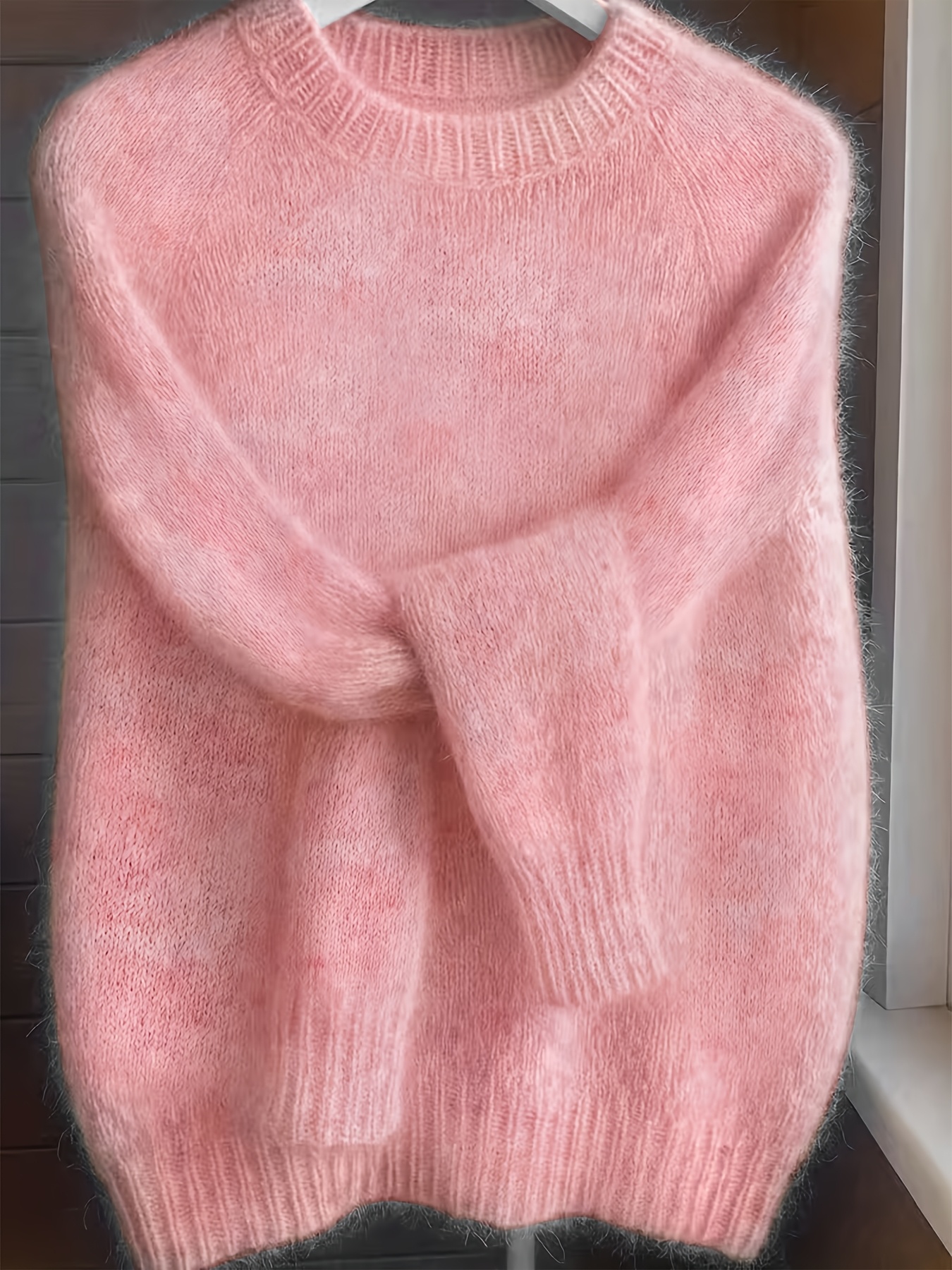 elegancki damski sweter w   francuskim z okrągłym dekoltem, idealny na wiosnę i jesień