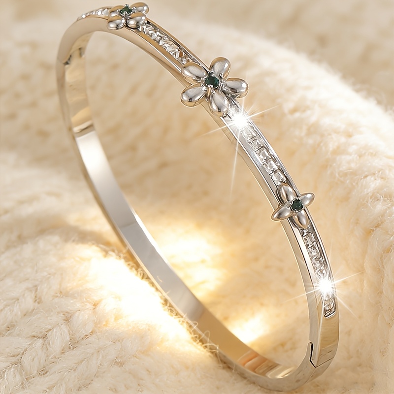 Exquisite Stainless Steel Bracelet Inlaid with Synthetic Zirconia