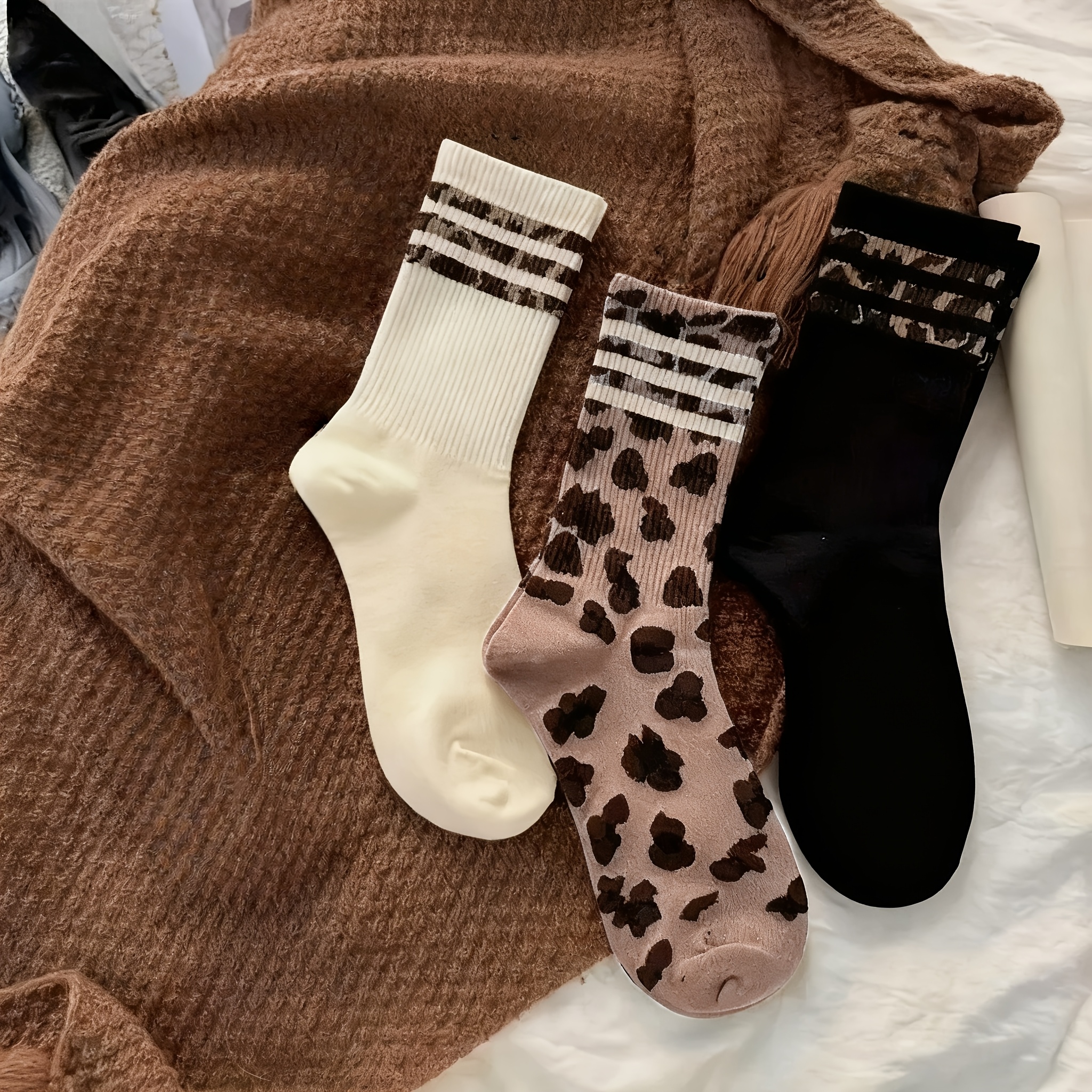 E-shop 3er-Pack Leopard-Print Crew-Socken, Damenmode Mid-Calf Socken, geeignet für täglichen Outdoor-Casual-Look, trendige Leopard-Print