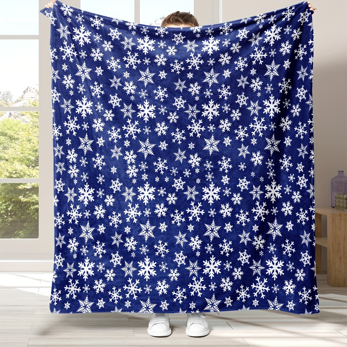 

1pc Navy Blue Snowflake Patterned Flannel Throw Blanket - Soft Plush Warm Contemporary Style Knitted Digital Print All-season Multifunctional Polyester Throws For Cozy Decor