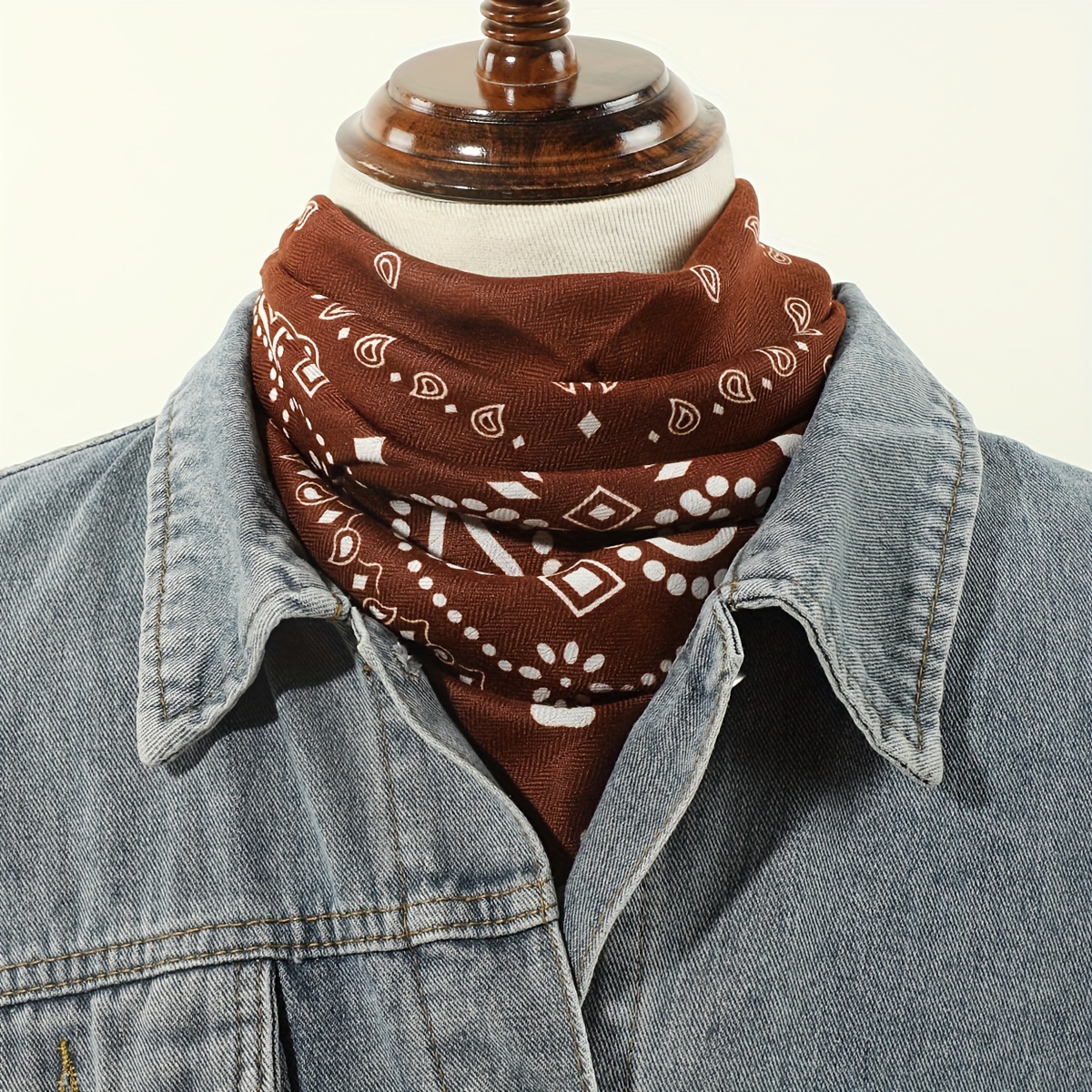 

Vintage Paisley Bandana - Men's Fashion Scarf - 100% Polyester - Retro Style - Woven Fabric - Perfect For Casual Outfits