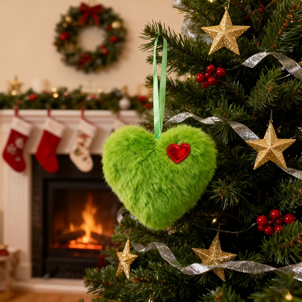 TEMU 5 pezzi di decorazioni natalizie a forma di cuore soffice verde con rossi, adatte per appendere al albero di Natale, fatte a , feste natalizie,