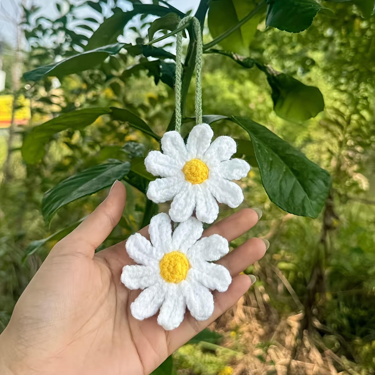 Image of Cute Handmade Daisy Bag Charm, A Vintage And Fresh Keychain With A Japanese Floral Crochet Design