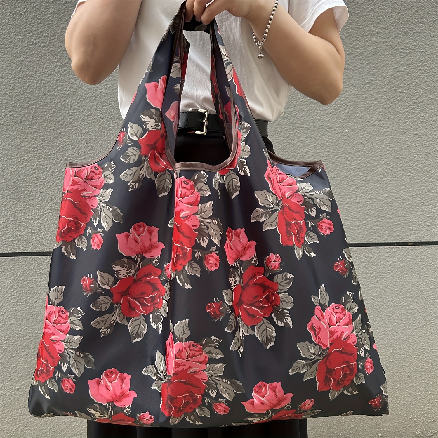 E-shop Große Blumen-Tasche - Leichte, faltbare Schultertasche aus Nylon mit lebhaftem rotem und pinkfarbenem Rosenmuster, maschinenwaschbar, für