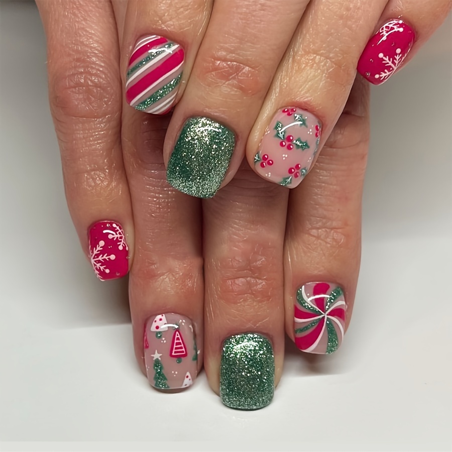 

Christmas Nail Wraps: 24 Short With Glittery Snowflakes And Holiday Themes - The Holidays!