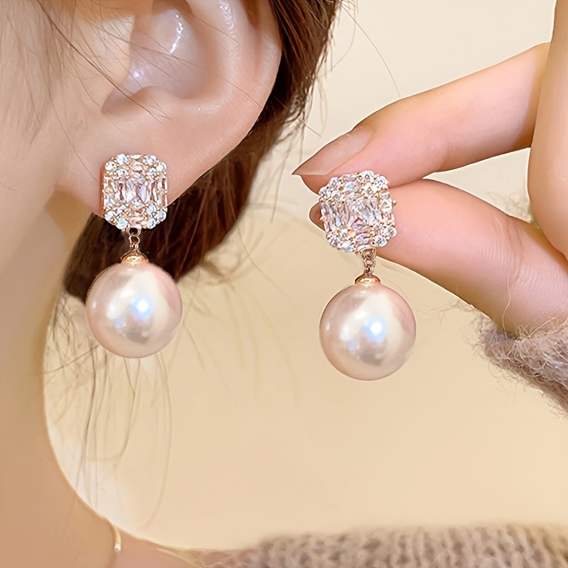 

A Pair Of Fashionable And Elegant French Style Pearl Earrings With Metal And Rhinestones For Women', Banquet And Wedding Matching