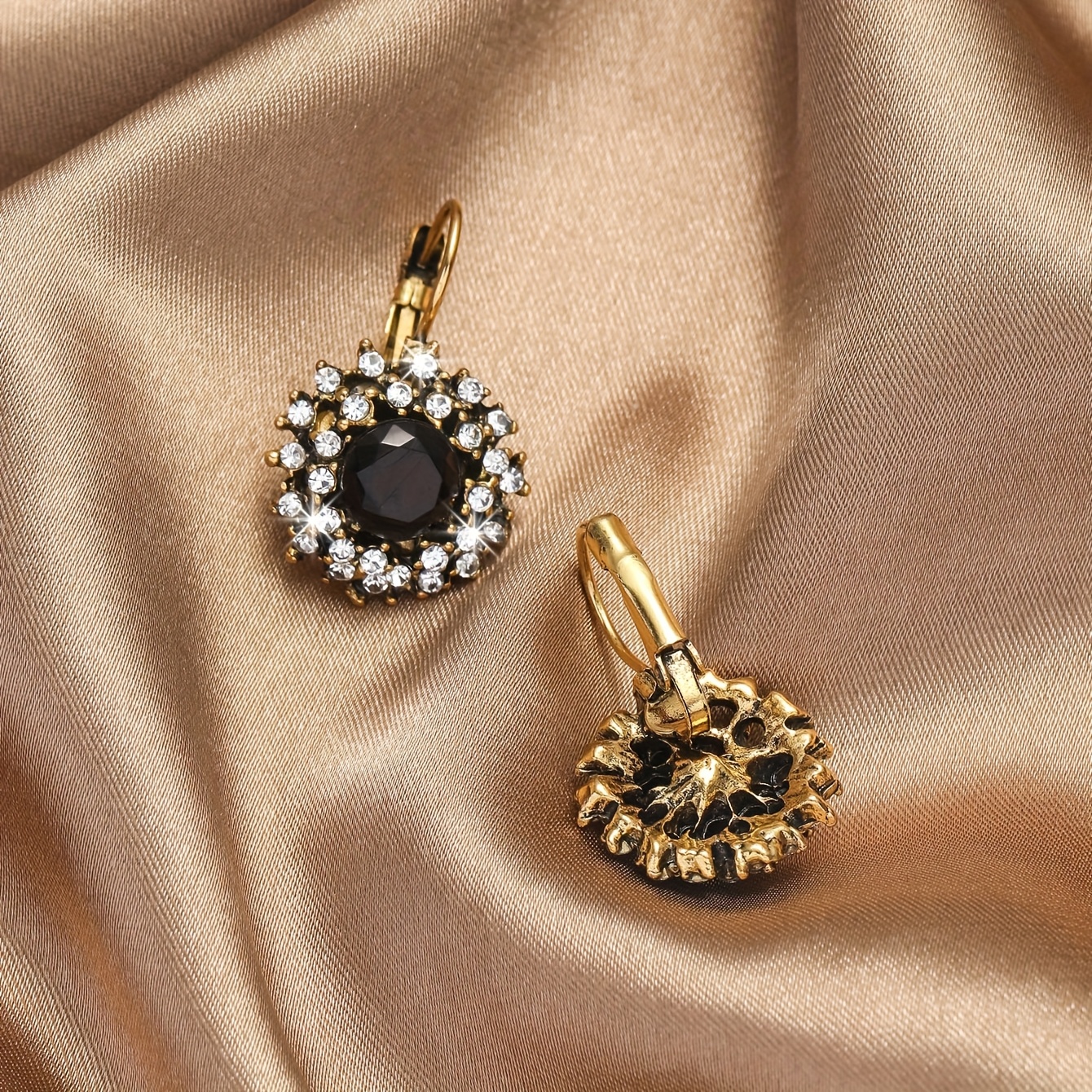 Fashionable, Exquisite, and High-end New Vintage Rhinestone Flower Earrings