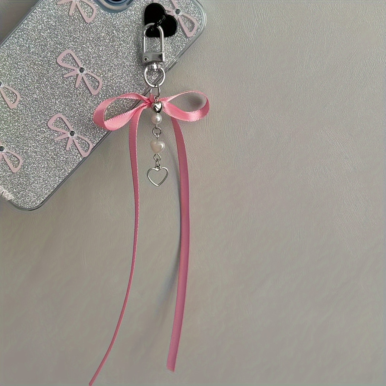 

Y2k-inspired Cute Bow & Heart Keychain - Sweet Cool Phone Charm & Bag Accessory