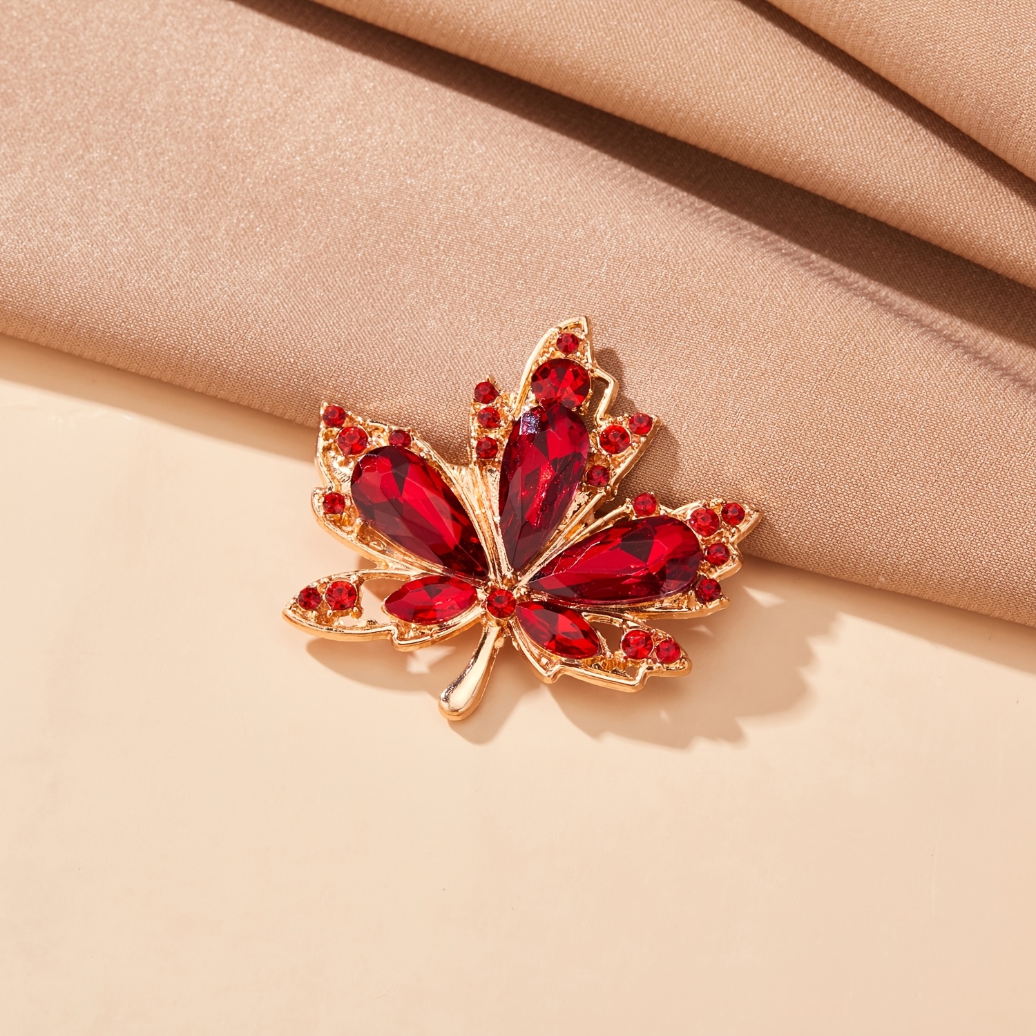TEMU 1pc Fashionable Maple Leaf Brooch, High-end Light Exquisite Shirt Suit Clothing Accessory, Suitable For Coats, Dresses, Shawls, Women', Wedding,