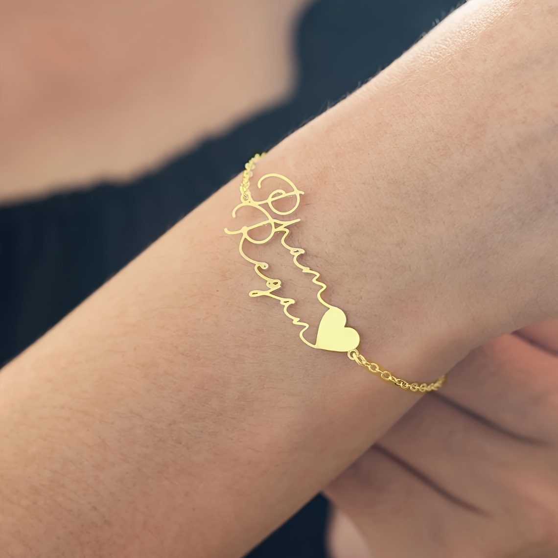 

Personalized Couple's Love Heart Bracelet - Elegant Golden-tone Stainless Steel With Custom Engraved Nameplates, Adjustable Fashion Charm For Women, Perfect Gift For Girlfriend Or Lover, English Only