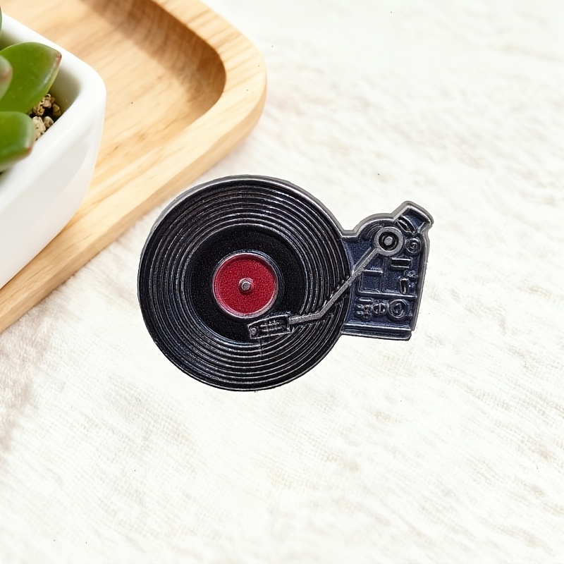 TEMU Christmas Halloween Vintage Record Player Alloy Enamel Pin Badge, Unique Jacket, Hat, Backpack Pin Badge, Fashion Clothing Accessory, Women's