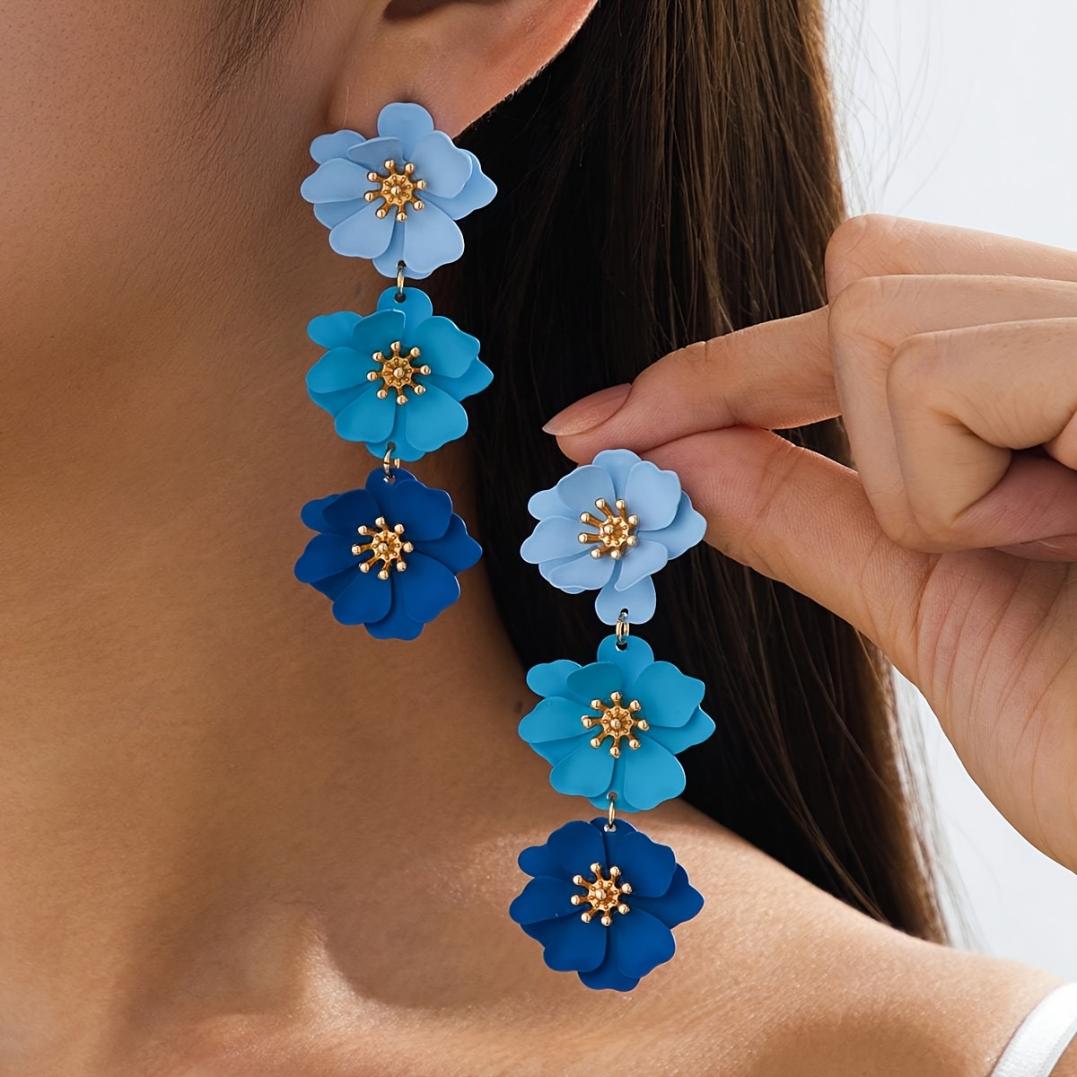 imagen del artículo [Pendientes Colgantes de Flores para Mujer] Elegantes Pendientes Colgantes para Mujer - Vibrantes Pendientes de Flores Irregulares de Doble Capa con Cinco Pétalos en Degradado Azul - Joyería Perfecta de Verano - Un Par