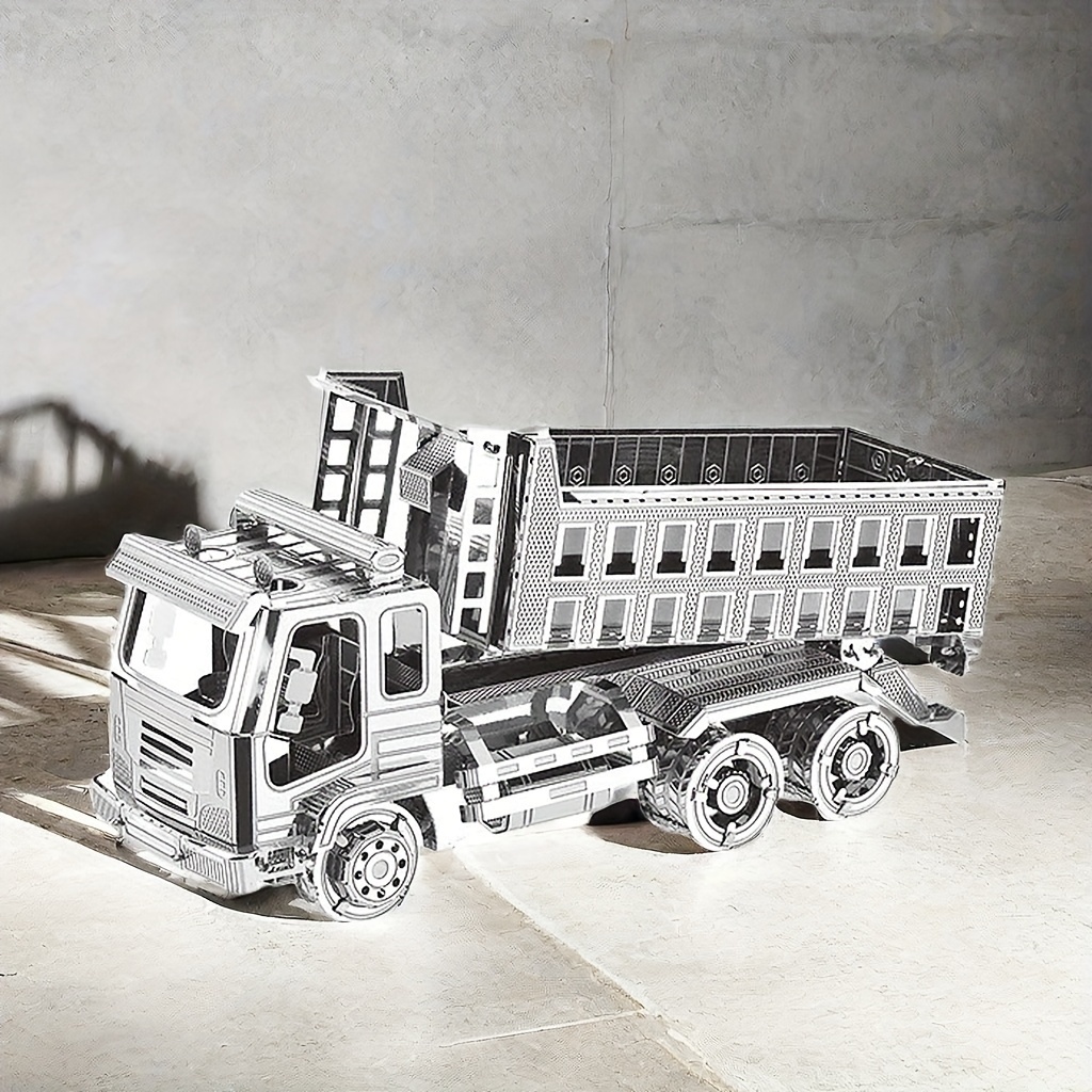 Transporte pesado camión decorado con accesorios de acero