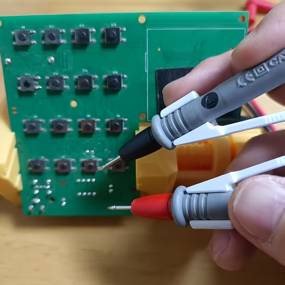 2 piezas Soporte de sonda de multímetro y operación con una sola mano - Asistente de clip de bolígrafo de sonda de prueba adecuado para sondas de punta comunes, compatible con cables de prueba de componentes, para electricistas, aficionados