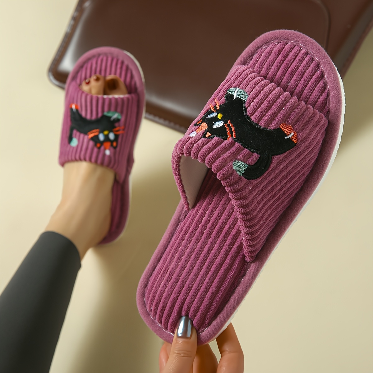 Women's Simple and Cute Lively Striped Home Slip-On Slippers with Cat Design, Comfortable for Both Men and Women