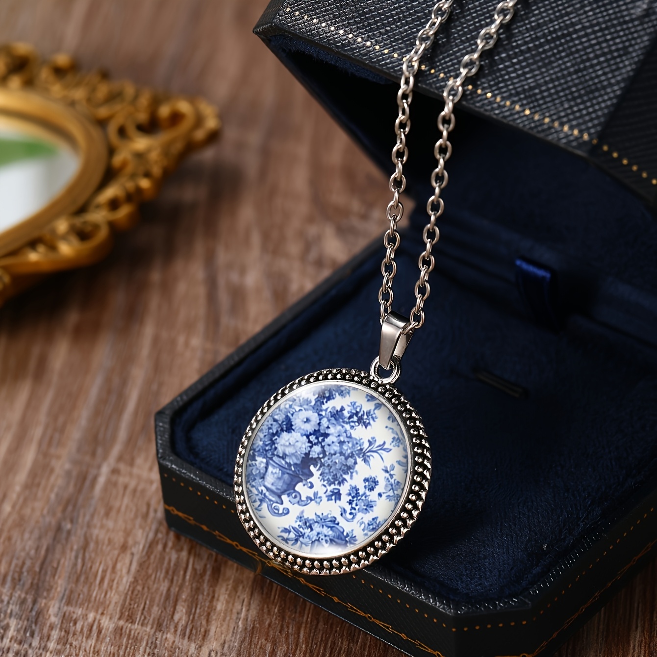 TEMU A Vintage And Exquisite Blue And White Patterned Pendant Necklace, Featuring A Unique Suitable For Everyday Wear And Party Additions