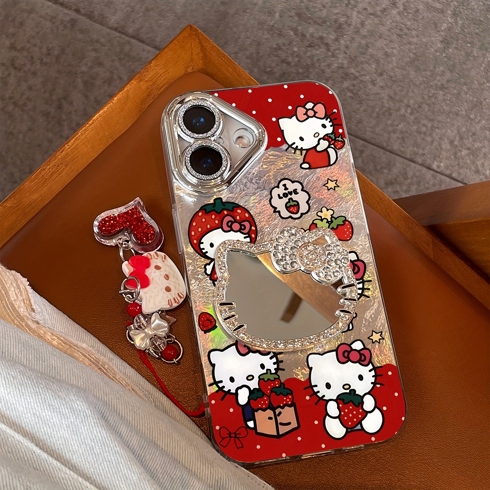 Ovitek za telefon: Sanrio serija Hello Kitty s srčki in jagodami, vzorci, vključuje ljubko ogledalce in vrvico, moden PC material z učinkom