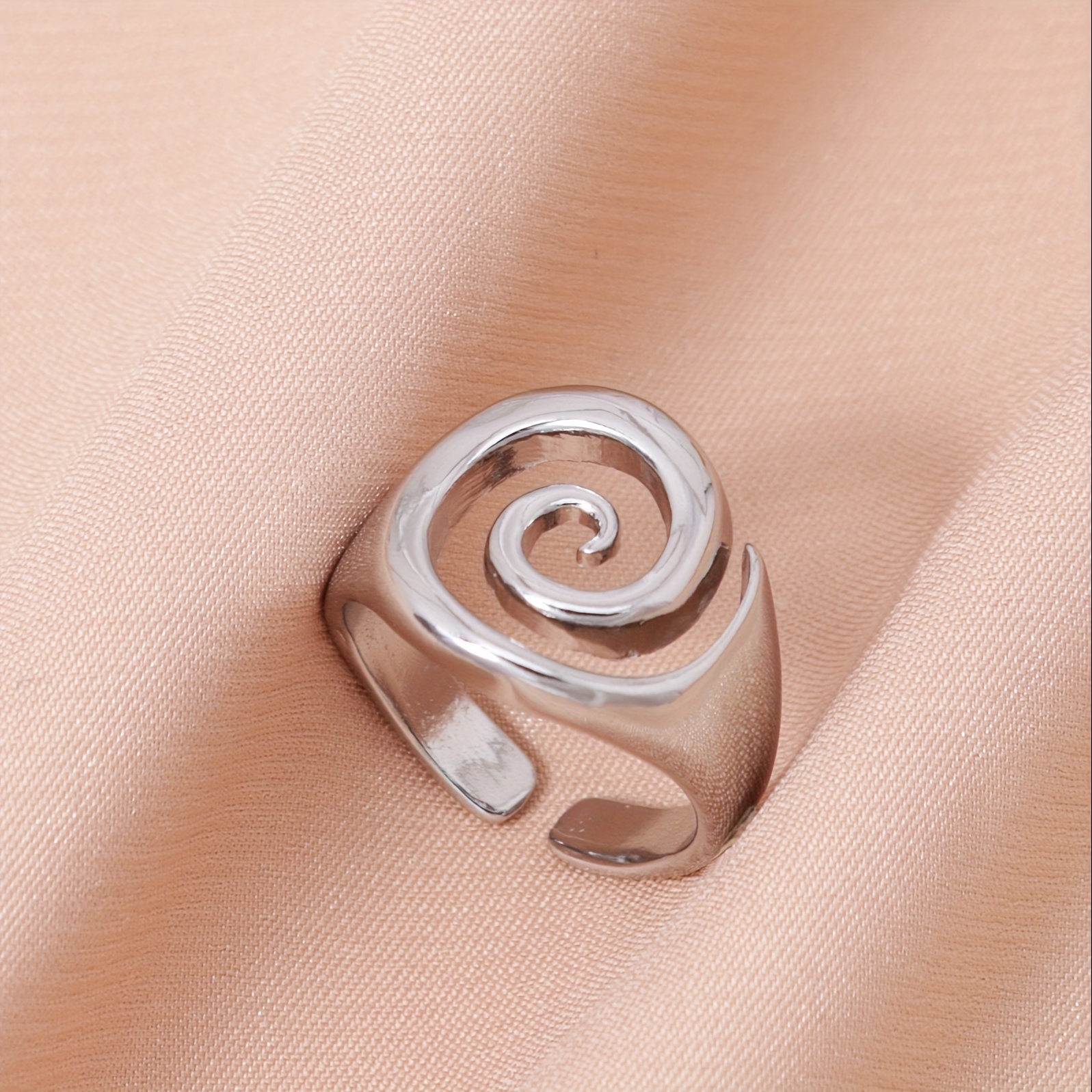 Image of 1pc Of Women's Fashion Ring, Minimalist Hollow-out Spiral Three-dimensional Wrap-around Ring, Music Festival Jewelry