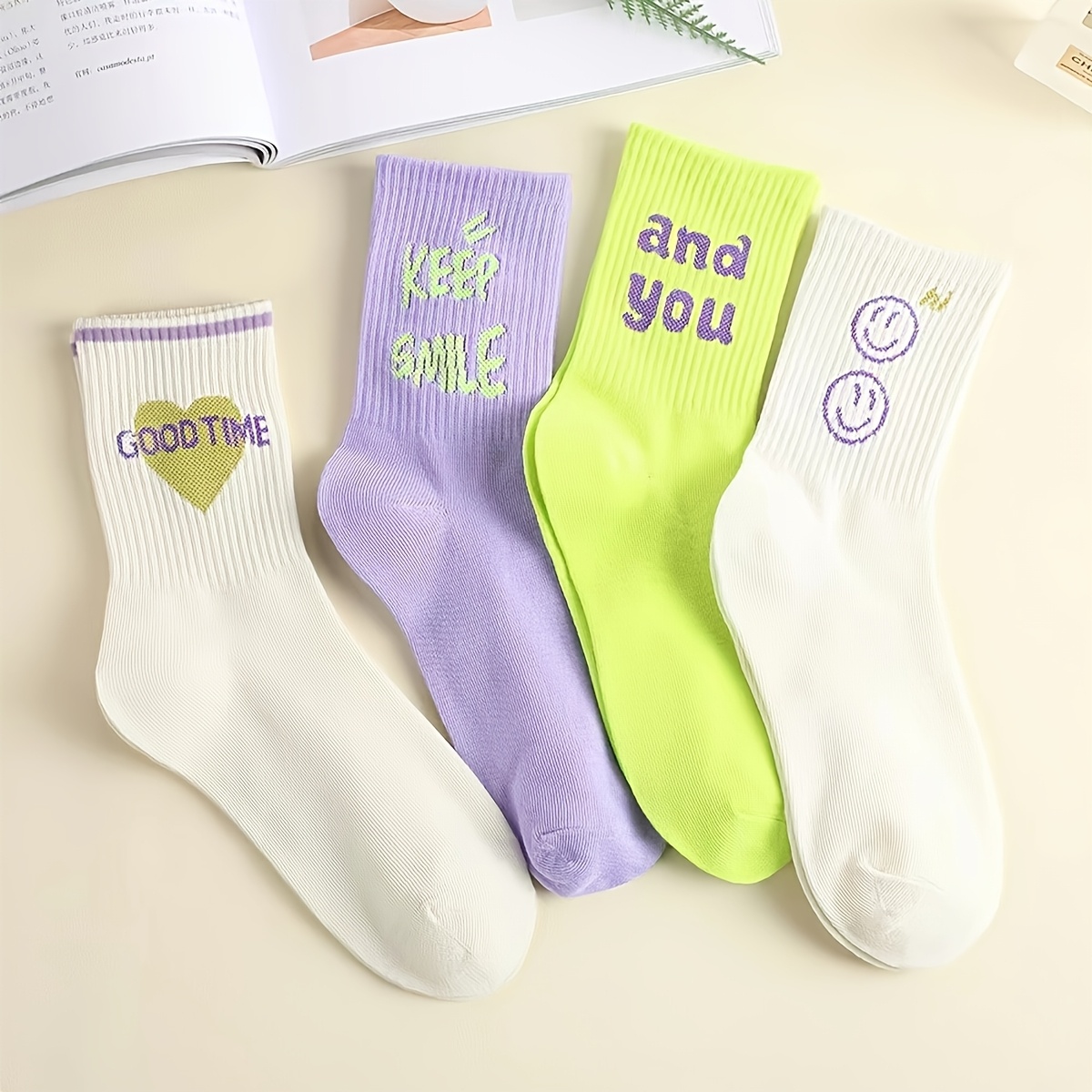 

4 paires de chaussettes mi-hautes à motif de lettres, chaussettes douces, confortables et respirantes, bas et bonneterie pour femmes