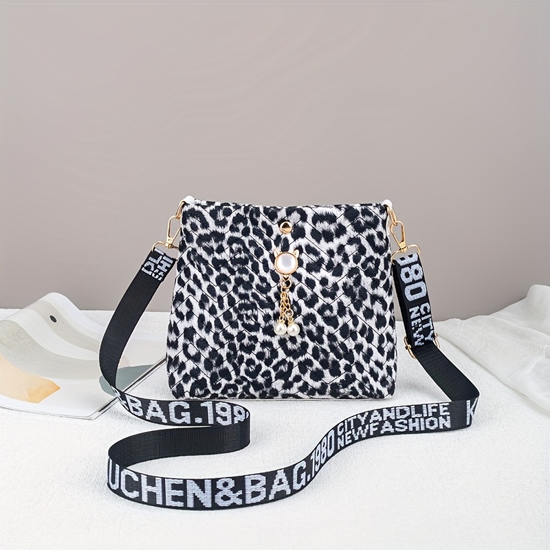 Women's Leopard Print Stitching Shoulder Bag. Crossbody Bag. Bucket Bag