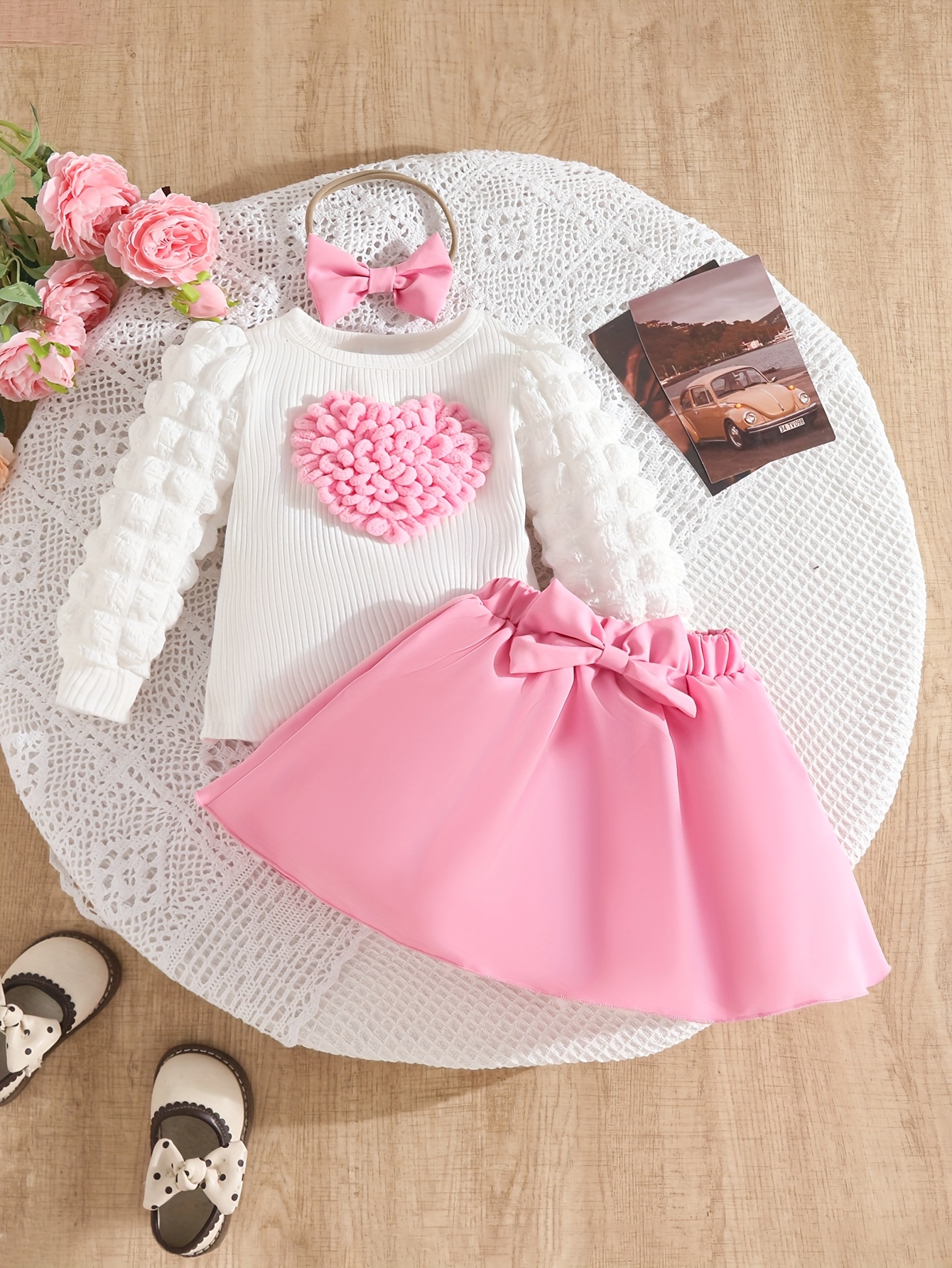 مجموعة قميص بأكمام طويلة من الفقاعات الحلوة مع قلب ثلاثي الأبعاد + تنورة ربطة عنق + مجموعة ربطة عنق للشعر مناسبة للأنشطة الخارجية للفتيات في فصلي الخريف والشتاء والارتداء اليومي، مثالية للأنشطة الخارجية.