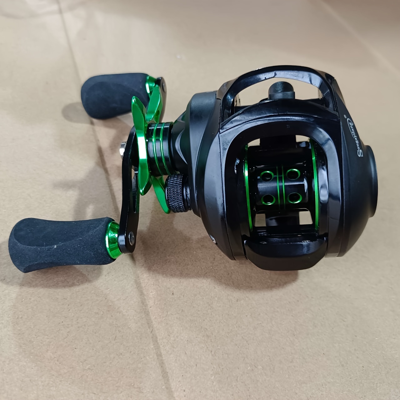 Baitcasting Fishing Reel 8.0:1 Gear Ratio Ultra Smooth 17+1 BB