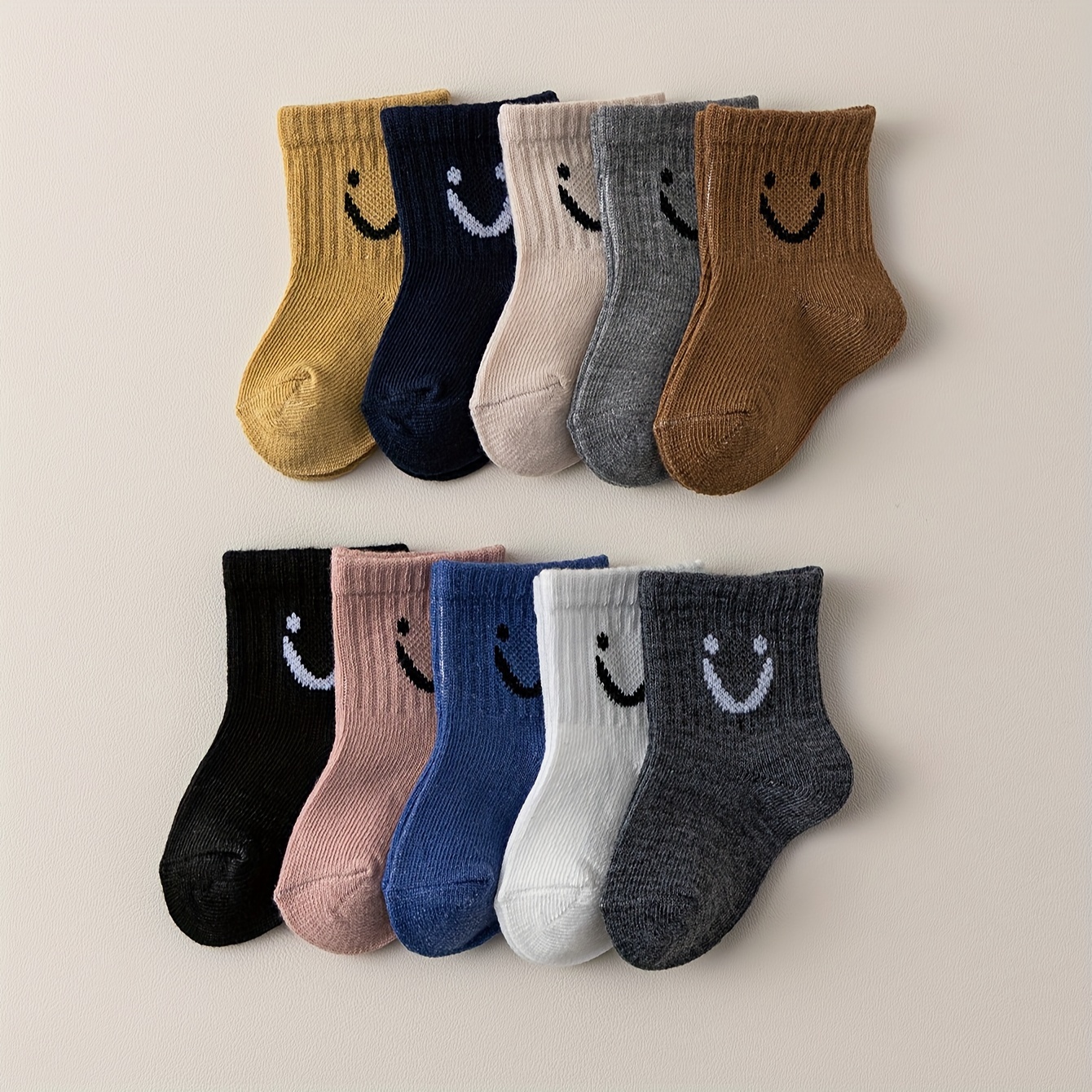 

10 paires de chaussettes bébé confortables, douces, mignonnes, à la mode et simples pour l'automne et l'hiver.