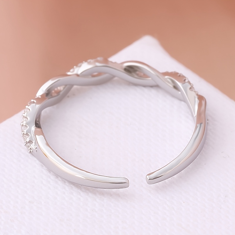 Diamond-Shaped Crisscross Ring, a Delicate And Luxurious Index Finger Ring, Uniquely Designed Minimalist Open Band Ring Accessory