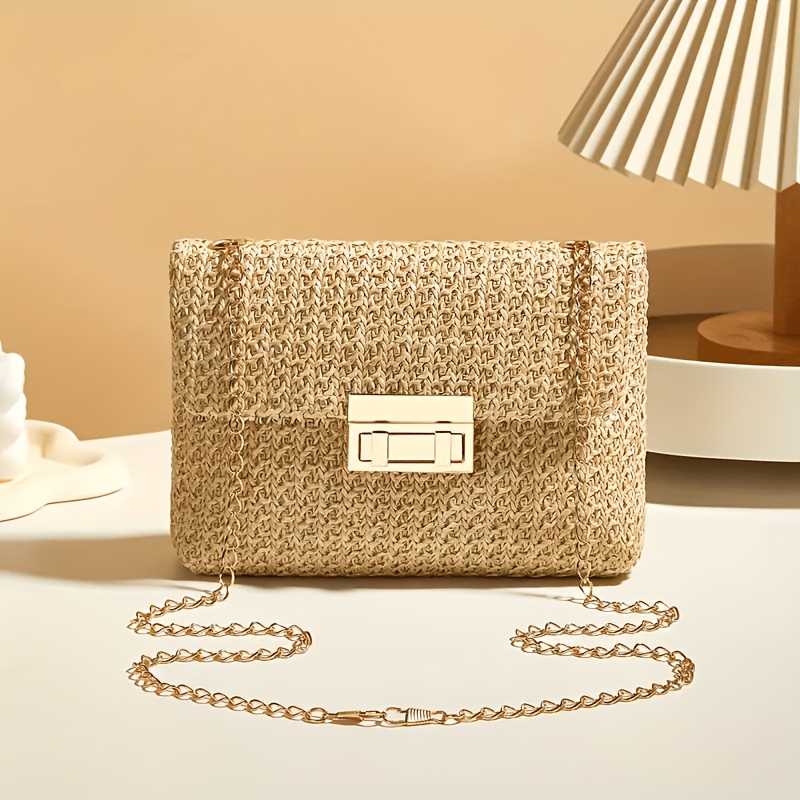 

An Elegant Woven Straw Shoulder Bag For Women, Featuring A Stylish Chain Strap, Closure, A Crossbody Style, Polyester Lining, And A Detachable Striped Handbag - For A Girlfriend Or Mother.