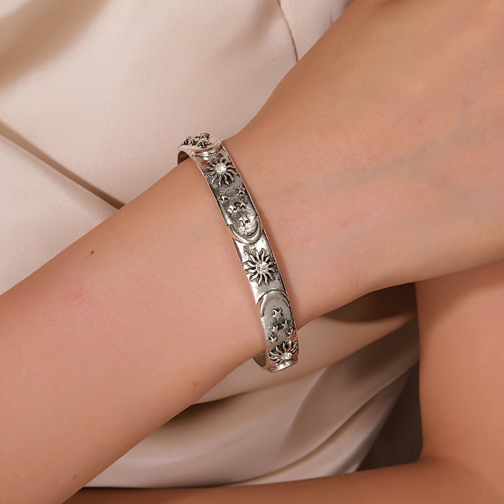 Ladies Embossed Craft Sun And Moon Bracelet Retro Metal Opening Bracelet Bangle