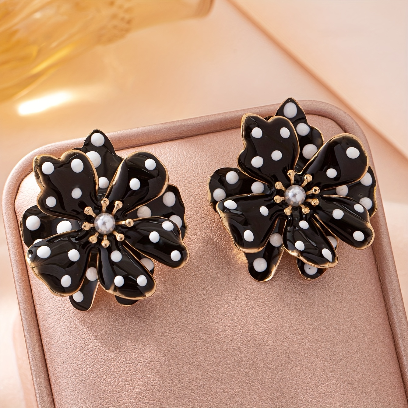 TEMU A Pair Of Black And White Vintage Polka Dot Flower Earrings, Exquisite And Elegant Women's Earrings, And Accessories, Suitable For Dating, Daily