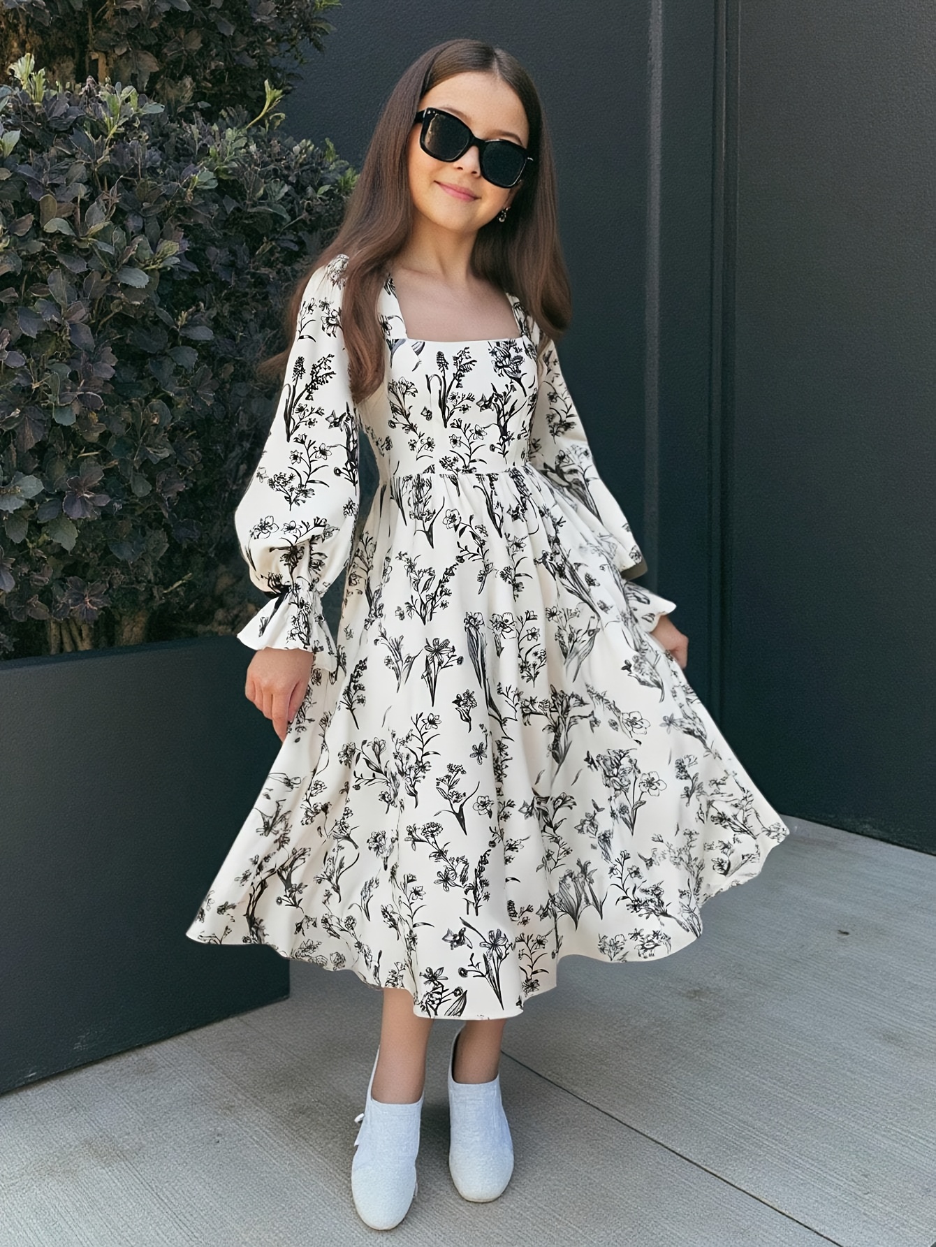Casual Long-Sleeve Dress for Young Tween Girls Featuring a Black Floral  Print * Fall Vacations And Holiday Outfits