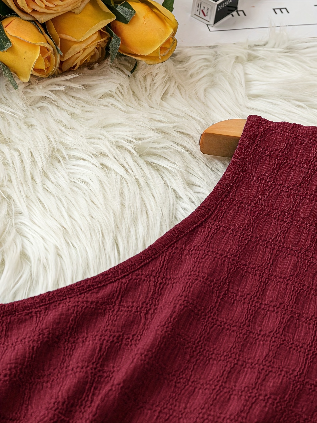 Elegant V-Neck Tank Top for Women, Made of Solid Color Knitted Fabric, Featuring High Elasticity, Suitable for Wearing in All Seasons.