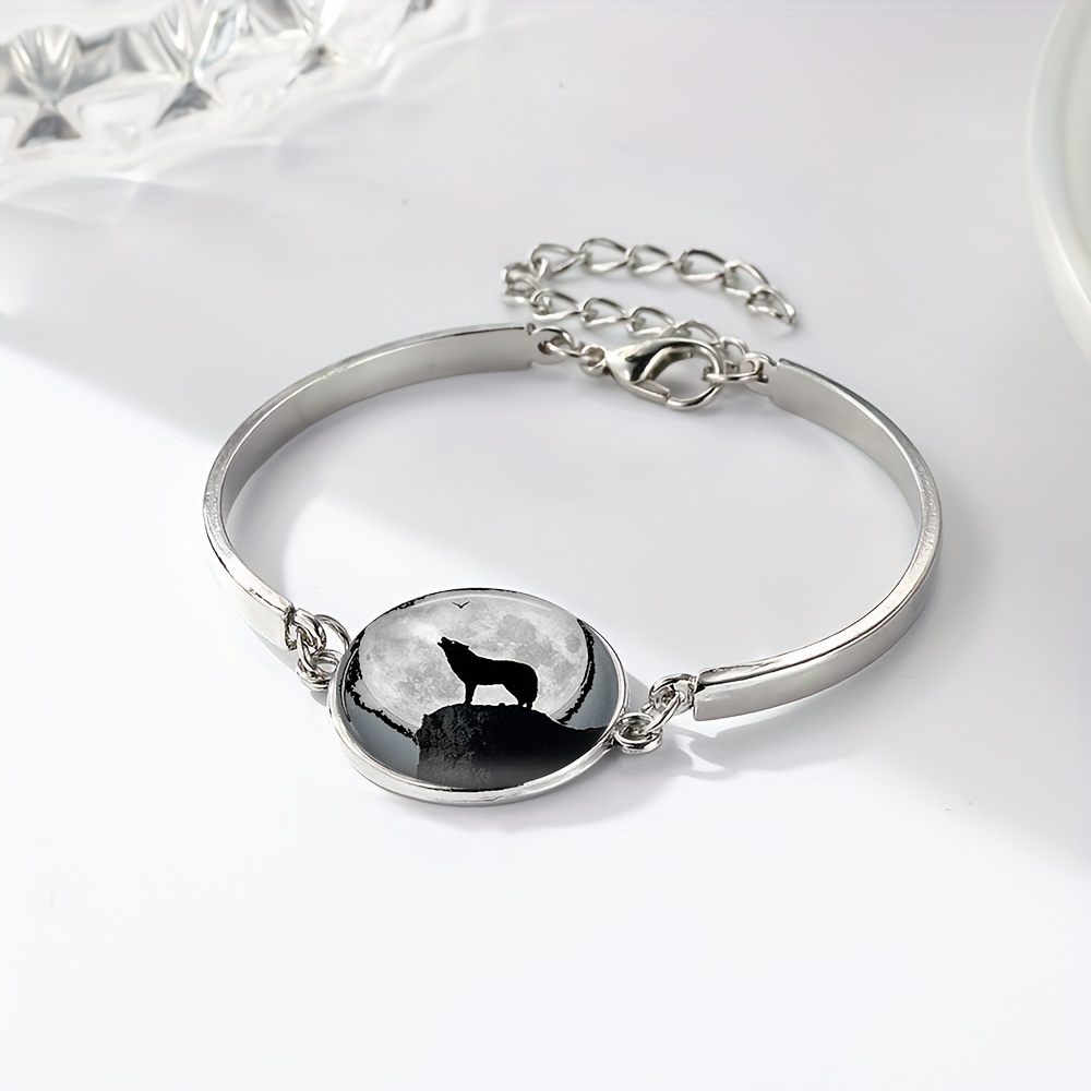 Women's Wolf Howling Under Moonlight Adjustable Bracelet