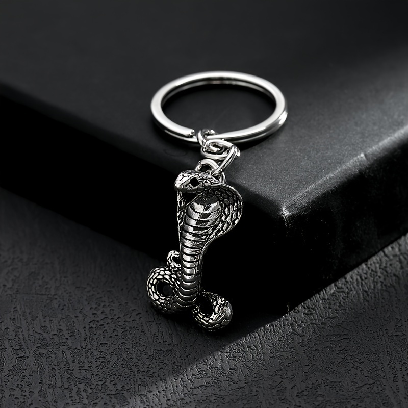 A Stylish European And -style Cobra-shaped Men's Fashionable Keychain Pendant