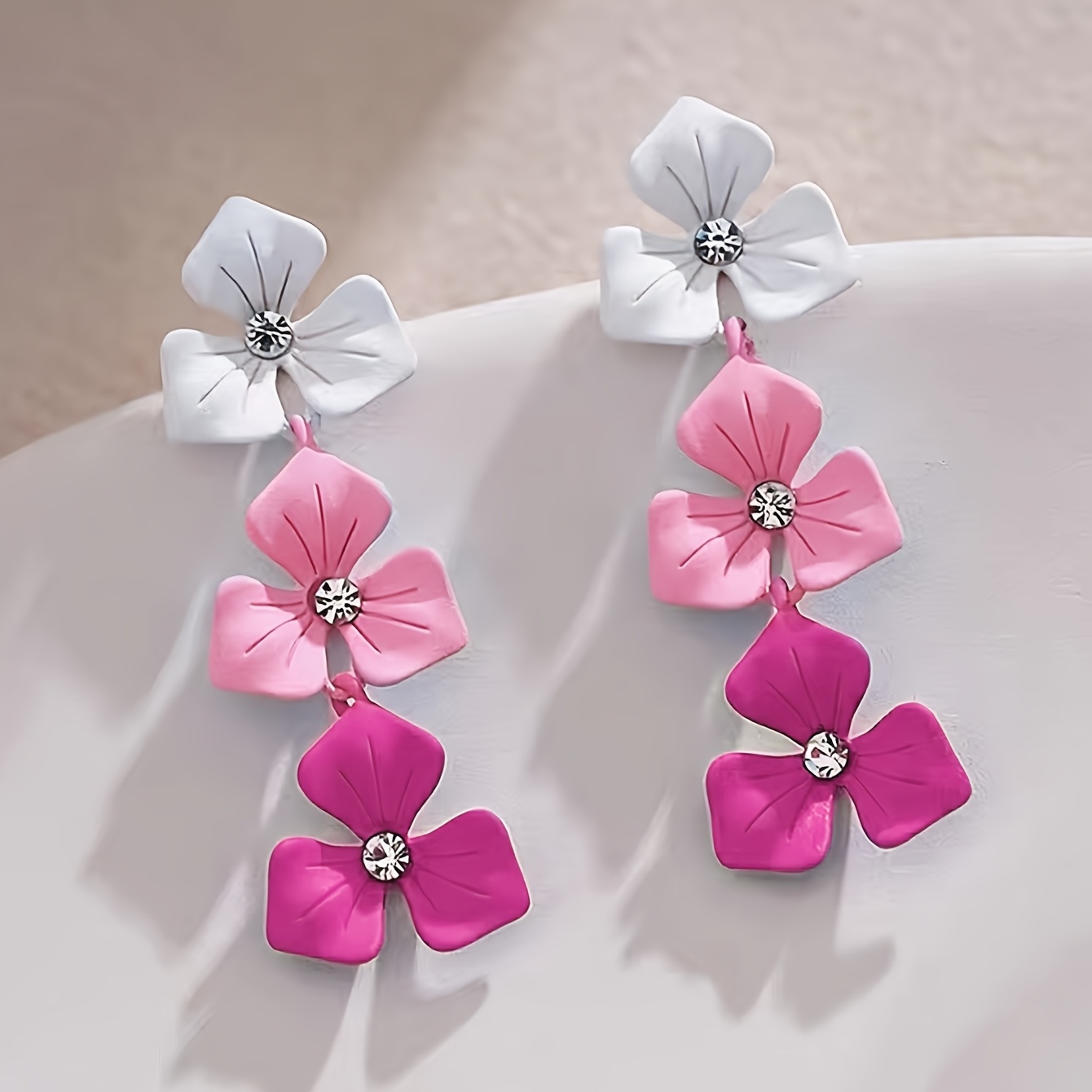 TEMU 1 Pair Of Simple Pink Gradient Color-block Floral Fashionable Everyday Elegant Vacation Women's Stud Earrings