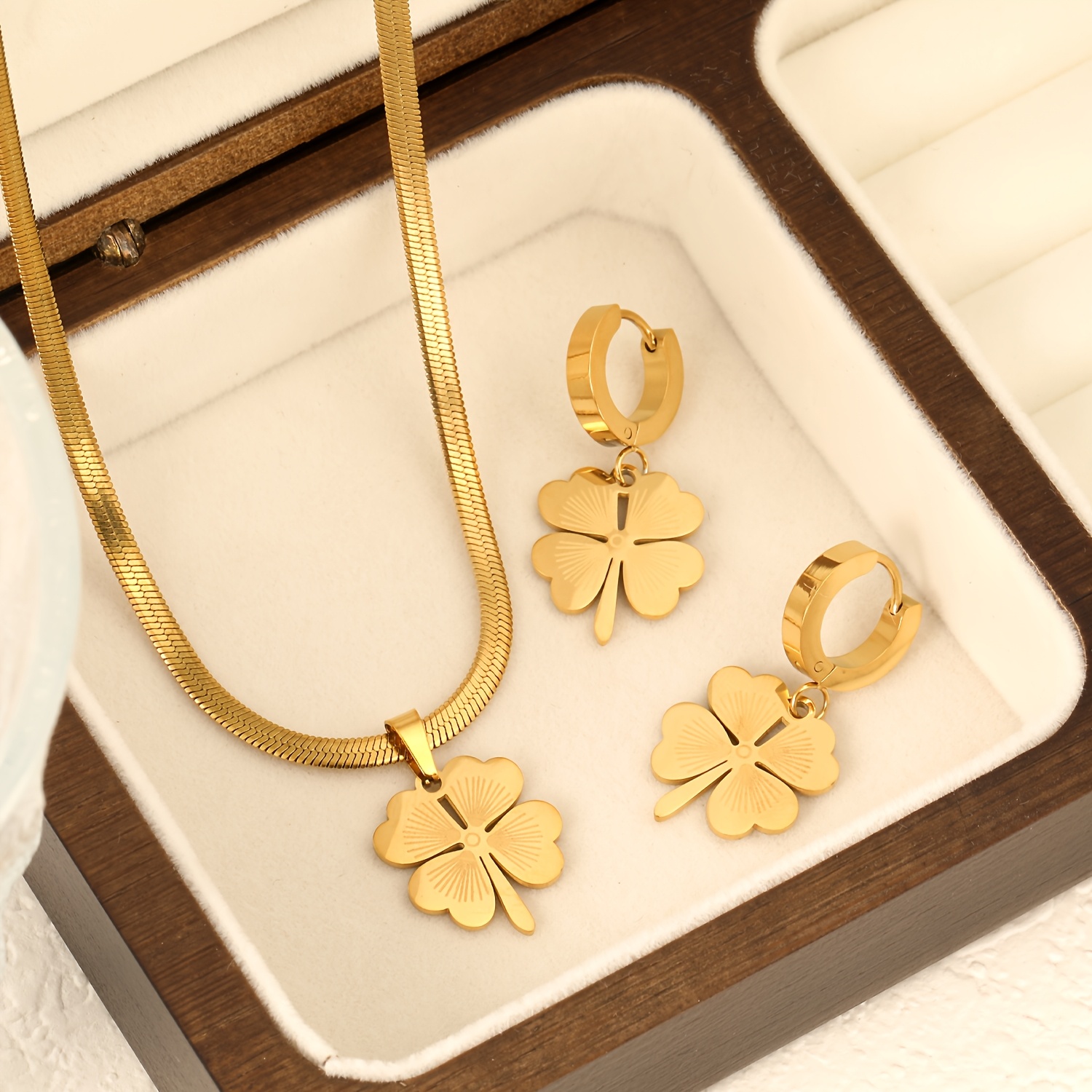 E-shop 3-tlg. minimalistisches 18K vergoldetes Edelstahl-Schmuckset mit vierblättrigem Kleeblatt, Schlangenkettenschmuck + Ohrhänger für Damen,