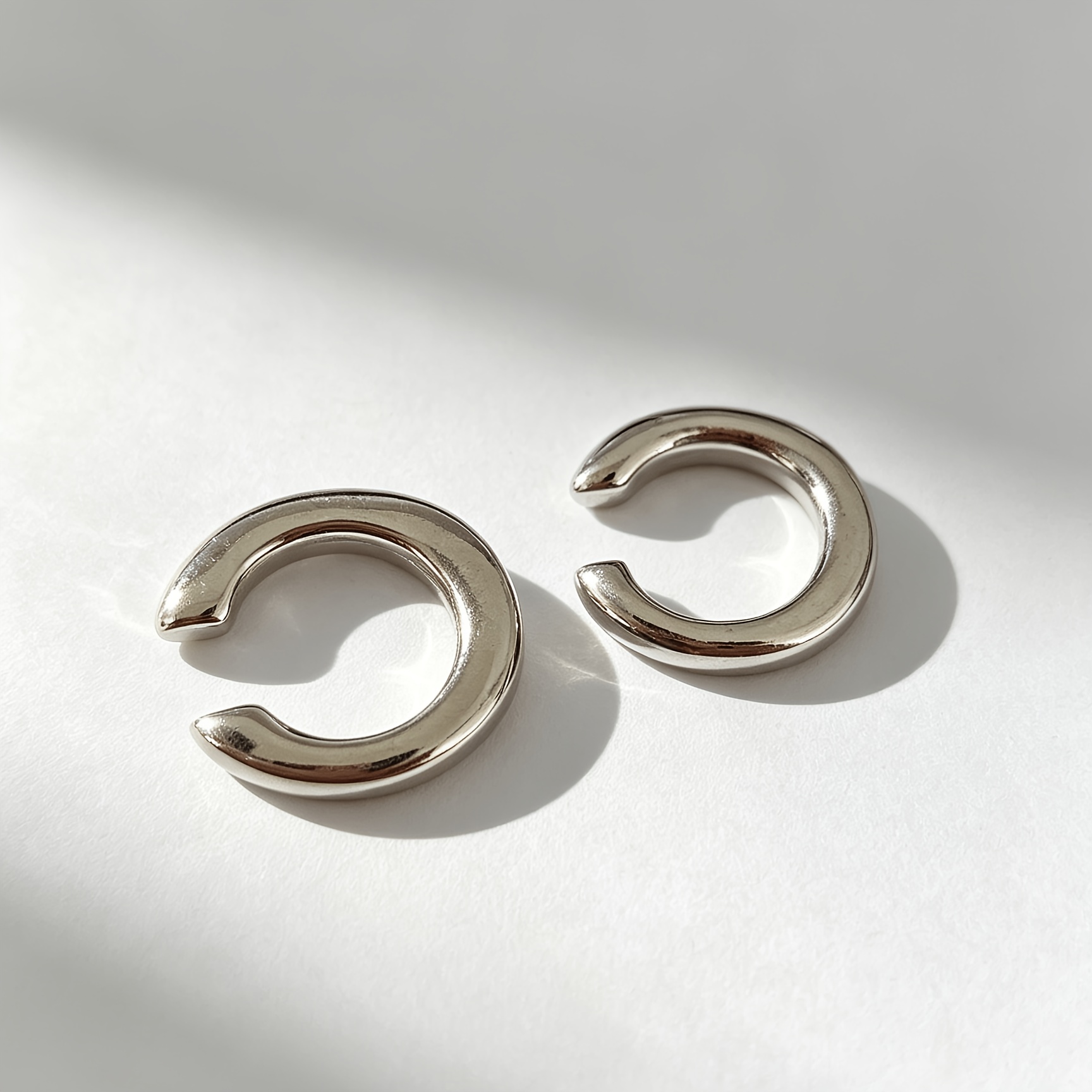 Image of 2pcs Set Of Easy Casual Individual All-match Small And Large Combination Round Hoop Ear Clips