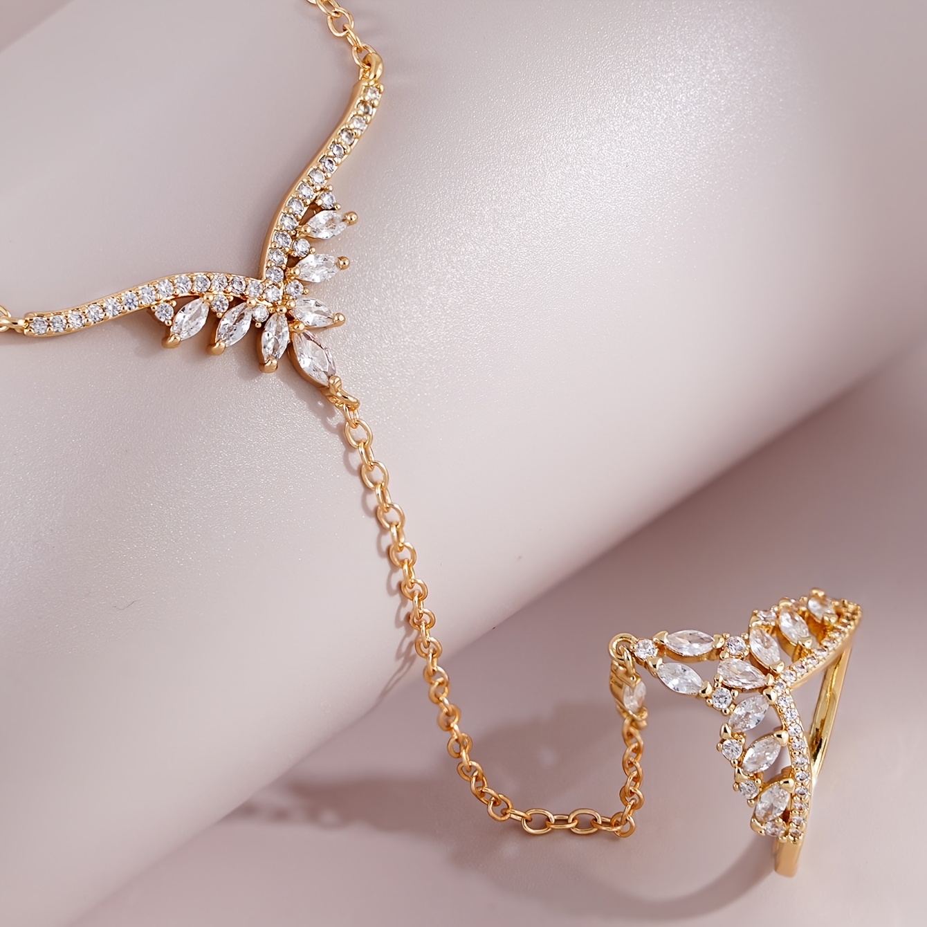 Women's Exquisite Crown Zirconia Inlaid Interlocking Bracelet