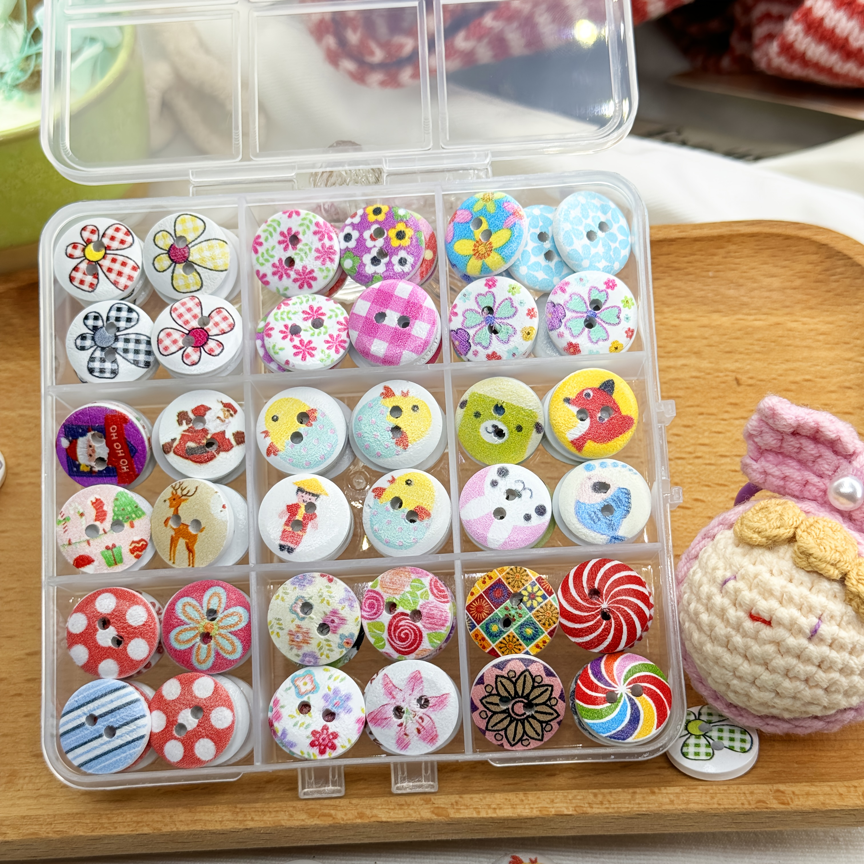 

A Box Of 108pcs Of Assorted Diy Decorative Buttons Base, Suitable For Gifts For New Year, Valentine's Day, Easter, And Christmas.