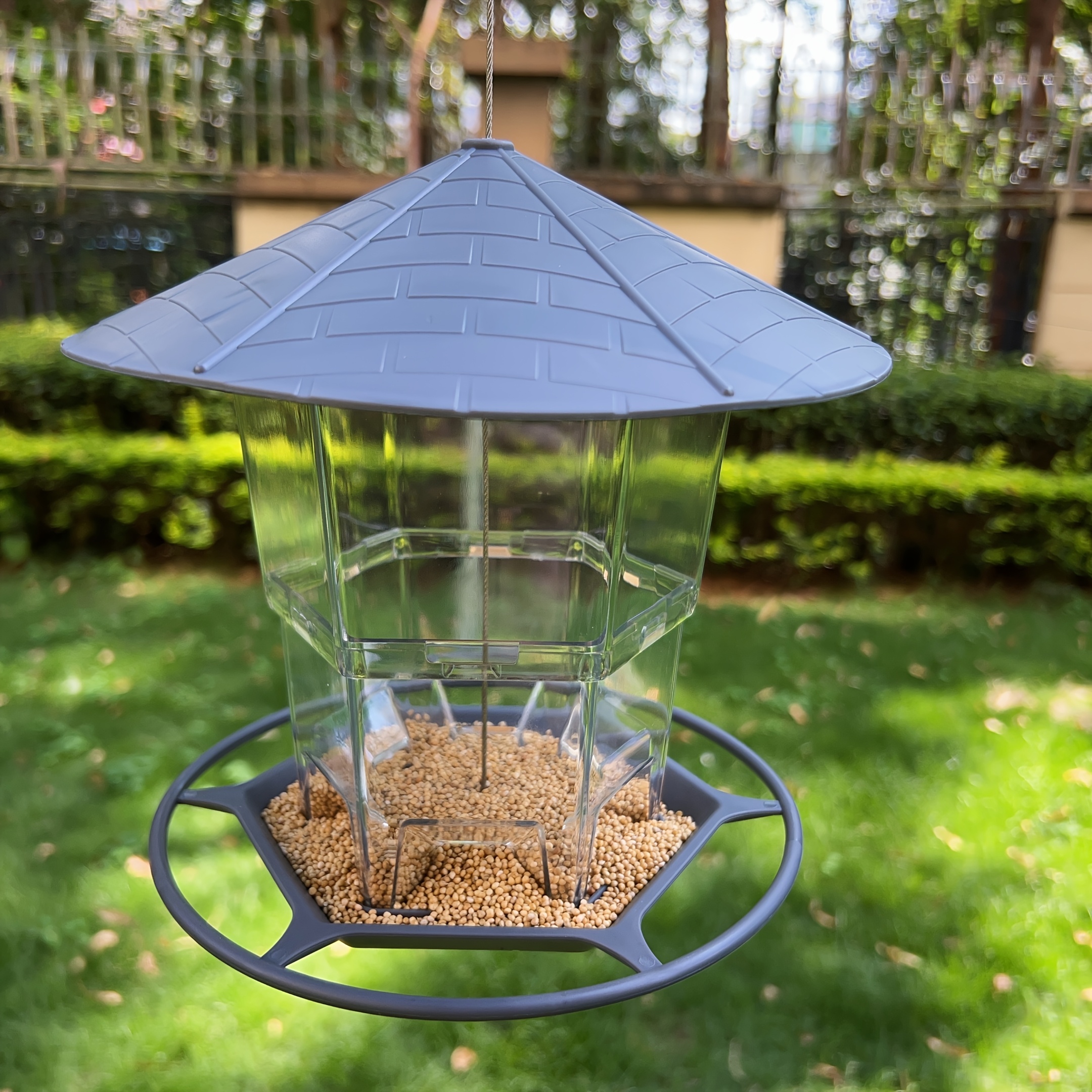 Nombre: Comedero colgante minimalista para pájaros de jardín al aire libre, popular comedero automático para colibríes para aves silvestres