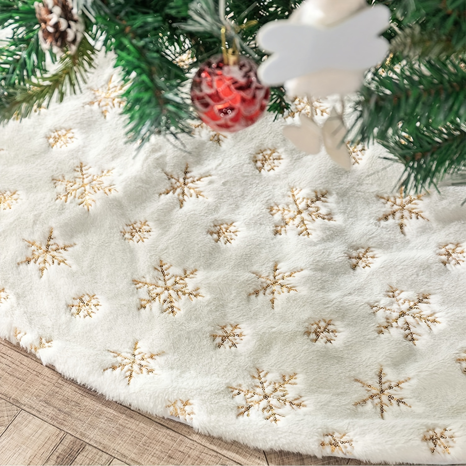 

1pc Luxurious White & Golden Christmas Tree Skirt - Plush Round Apron For Holiday Decor, Halloween, Christmas, Valentine's Day