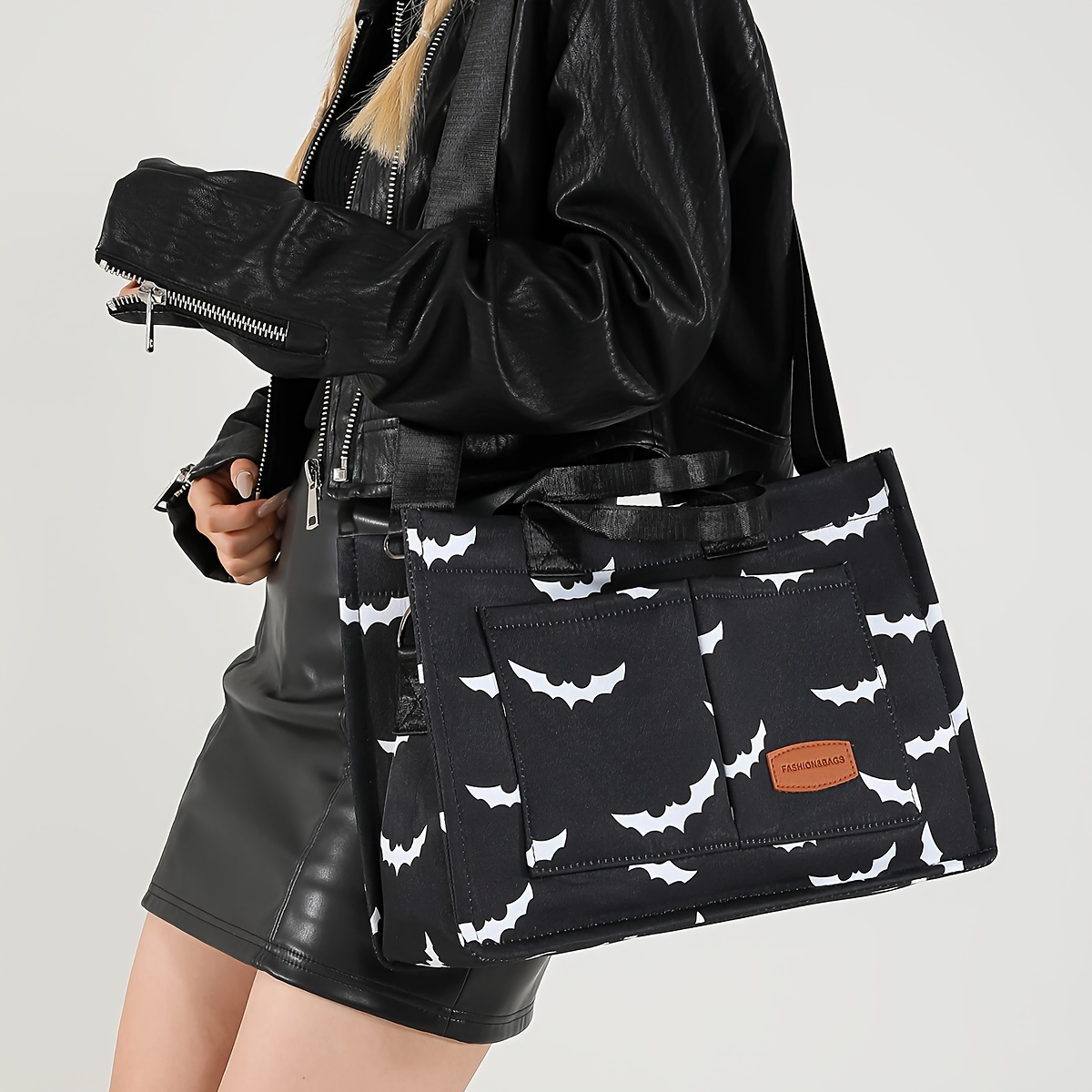 

Large-capacity Tote Bag With Halloween Bat Print, Quality Fashion Daily Shoulder Bag, Elegant Classic Women's Commuter Shopper With Adjustable Strap And Magnetic Closure