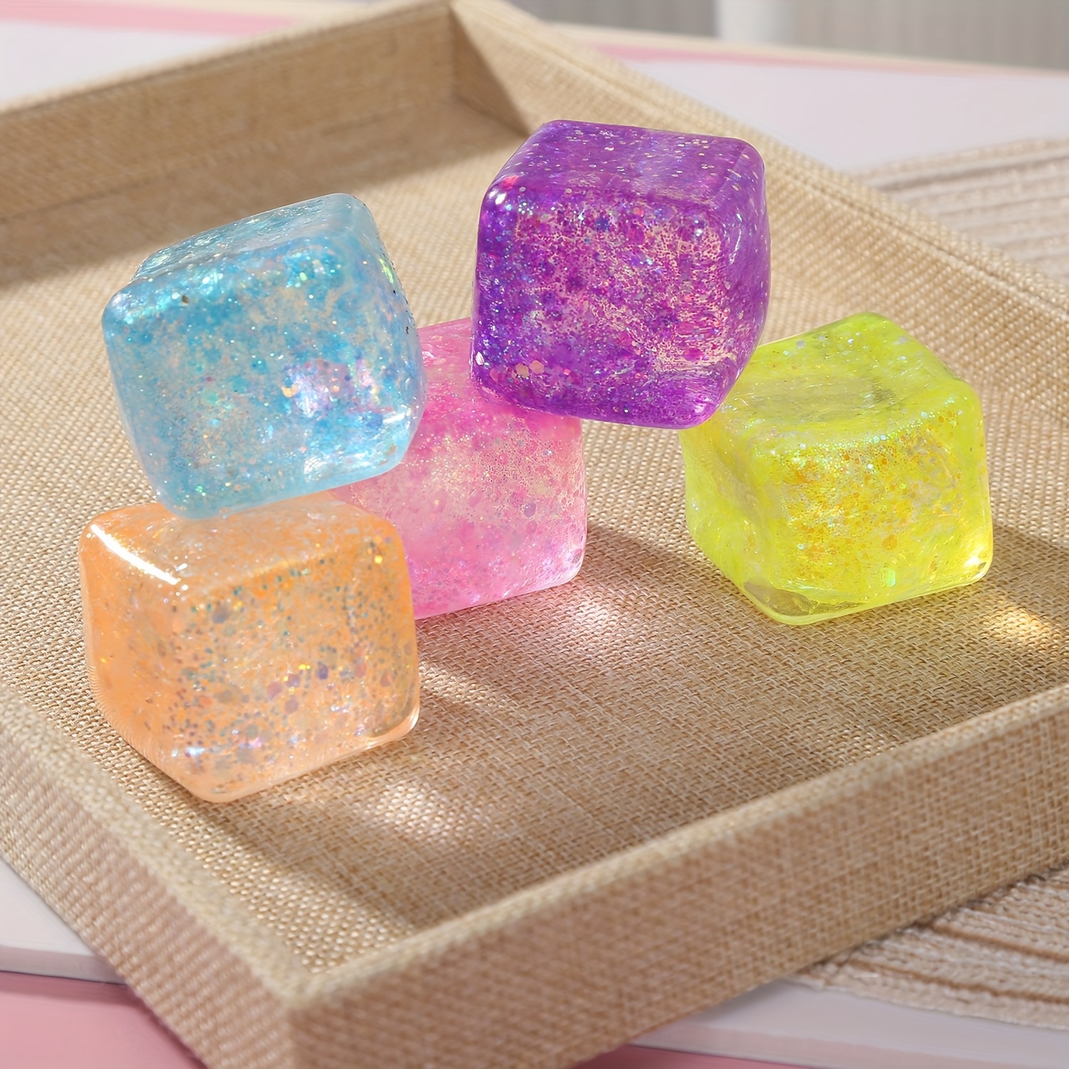 imagen del artículo   de hielo   y realista, juguete   y  , ideal como regalo de  ,    , se puede estirar  .   de gelatina, juguete relajante, regalo para fiestas, juguete divertido y relajante. los colores son aleatorios. los estilos son aleatorios