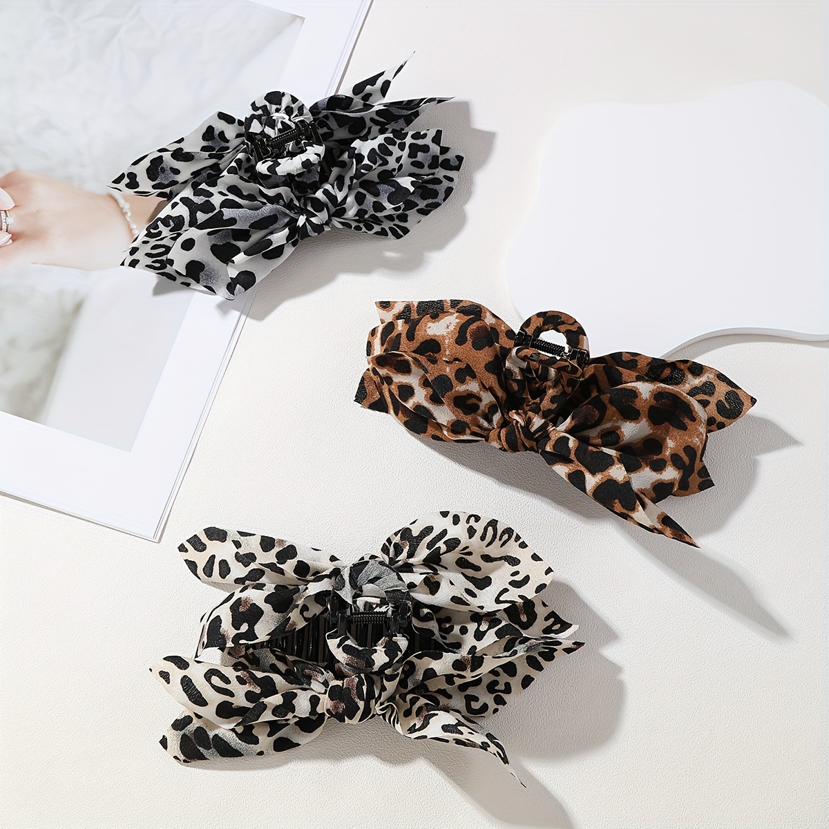 

1pcs- Autumn And Winter Temperament Leopard Print Fabric Double-sided Bow Clip Advanced Sense Large Hair Clip Women 2024 New Back Head Hair Accessories